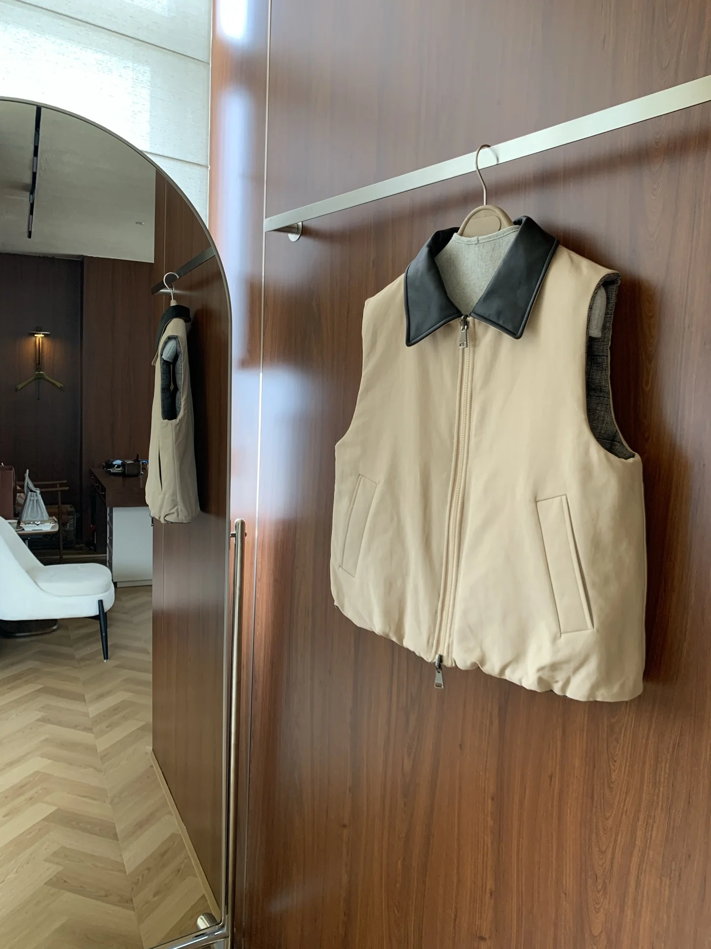 2026Women's Autumn Color-Block Sleeveless Reversible Cropped Zip-Up Vest