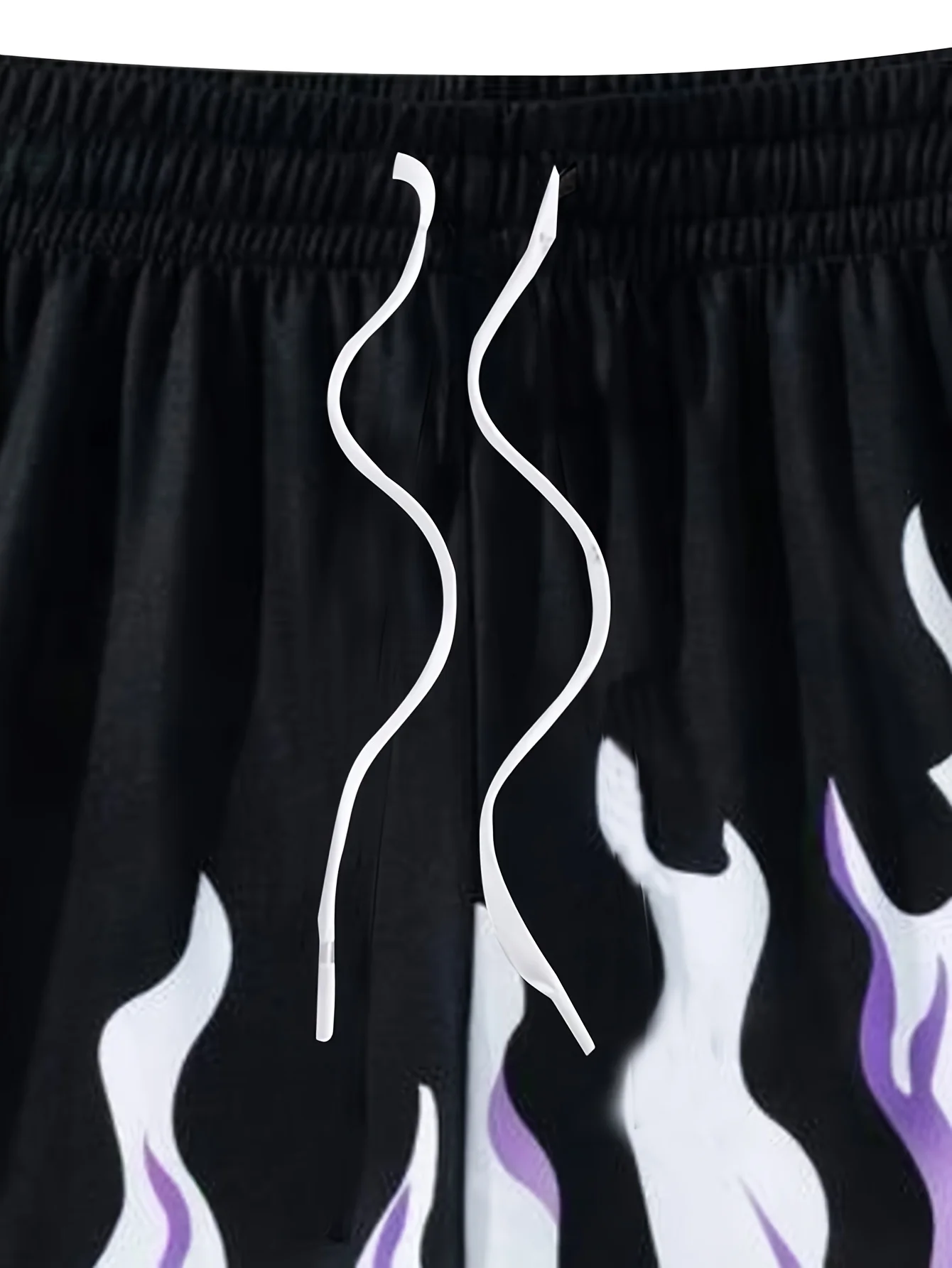 شورت صيفي مريح للتنفس للرجال بنمط طباعة اللهب مناسب لملابس السفر الترفيهي في الهواء الطلق