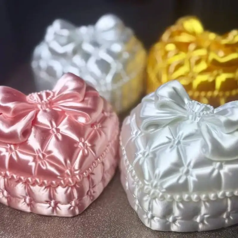 1 Stück Mini-Schmuckbox in Herzform aus Seide mit Schleife, tragbarer Aufbewahrungskoffer für Schmuck auf Reisen und Geschäftsreisen. – Detail 4