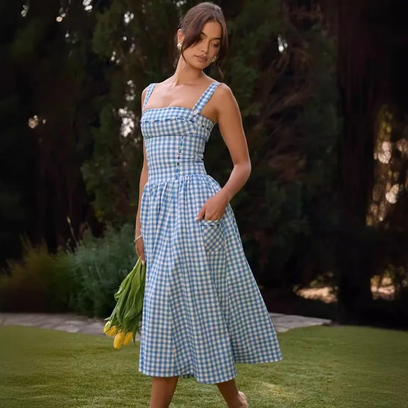 

2024 Fresh Summer New Retro Blue Checkered Strap Dress with Waist Tight, Sexy Vacation and Leisure Big Swing Long Dress