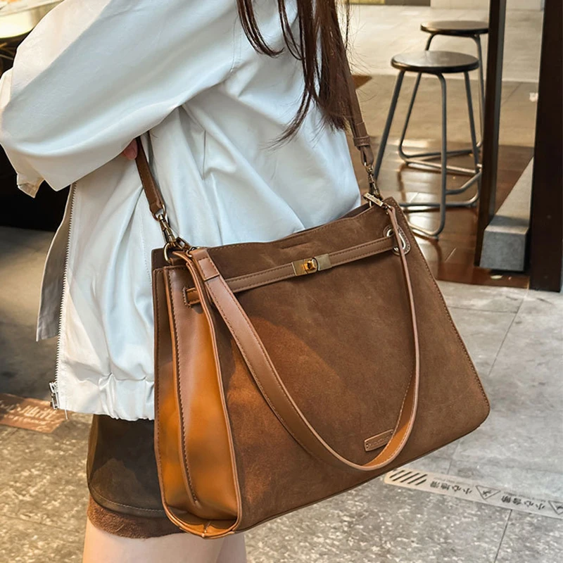 

Retro Lock Tote Bag Women Square Frosted Large Capacity Shoulder Bag Ladies Premium Minimalist Commute Crossbody Bag New Fashion