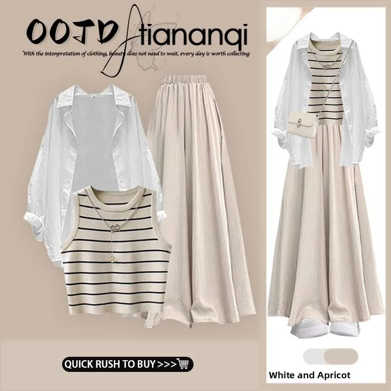 

Комплект из двух предметов: однотонная рубашка-жакет с полосками и брюки с высокой талией и широкими штанинами. Модный женский ансамбль.