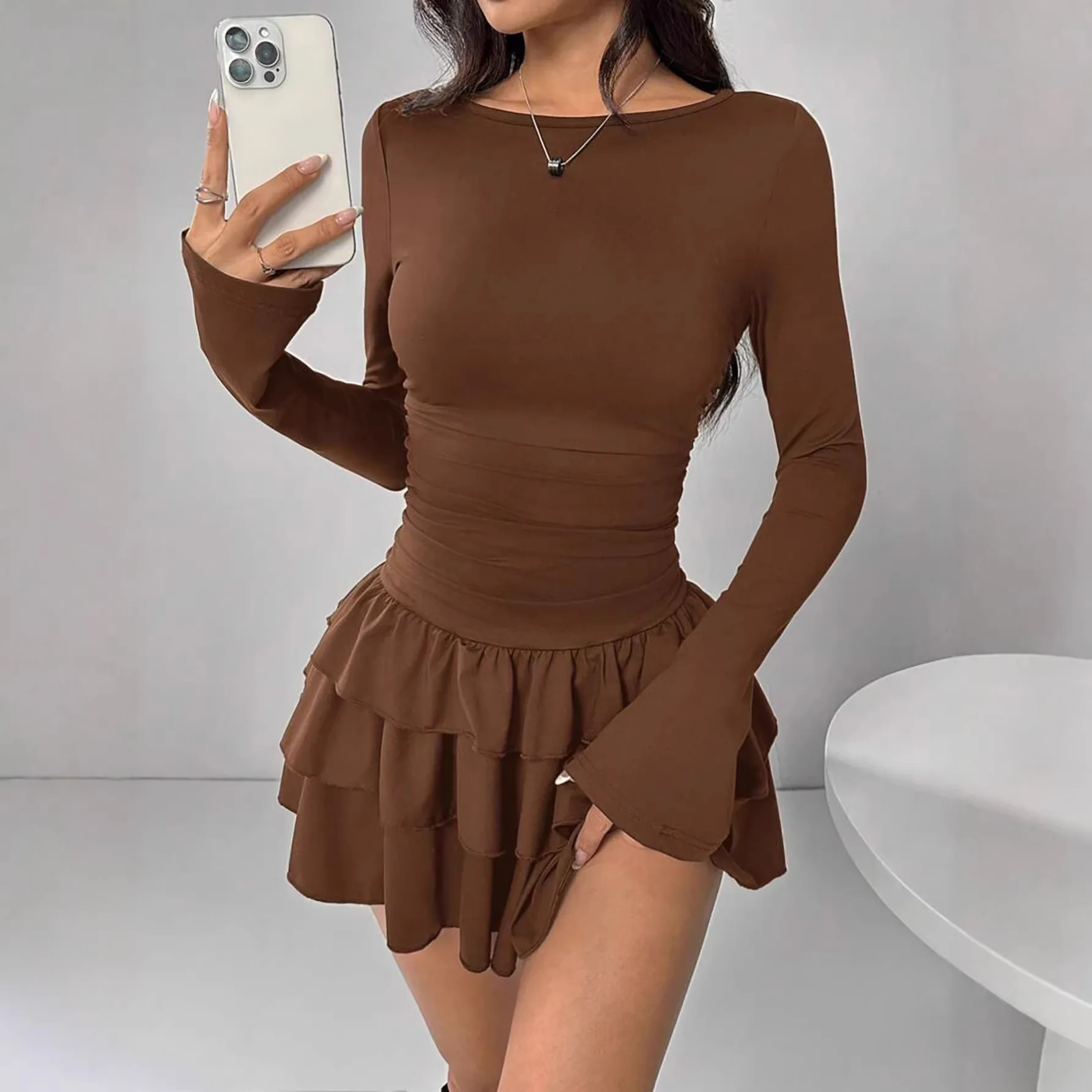 Damen-Kleid mit Rundhalsausschnitt und langen Ärmeln, figurbetont, mit geraffter Taille, mehrlagigem Rüschenrock, schmal geschnitten, Minikleid, lässig, Streetwear, Club, Party – Detail 8