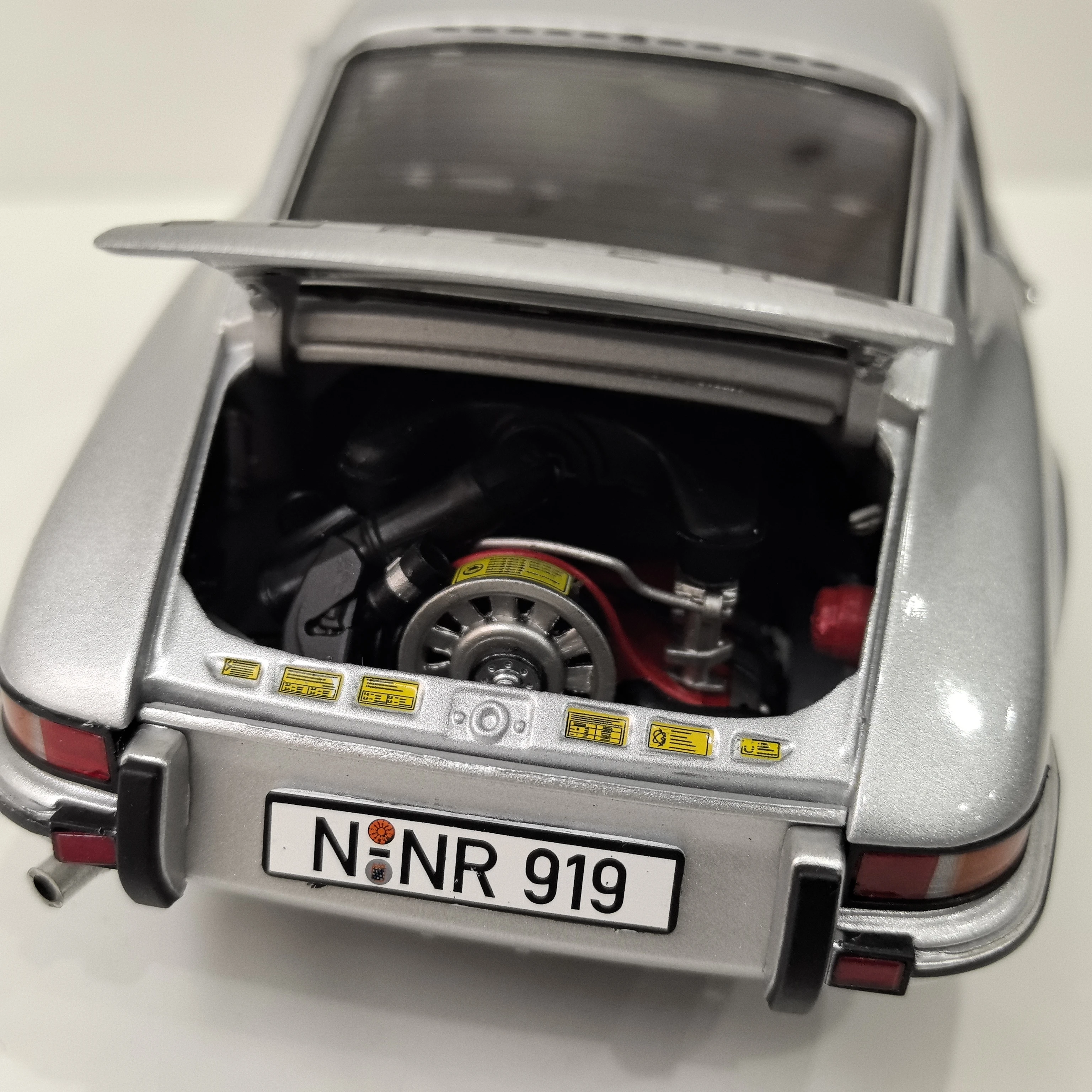 다이캐스트 슈코 1/18 스케일 포르쉐 911 S 쿠페 합금 자동차 모델 수집용 장난감 선물 기념품 장식품