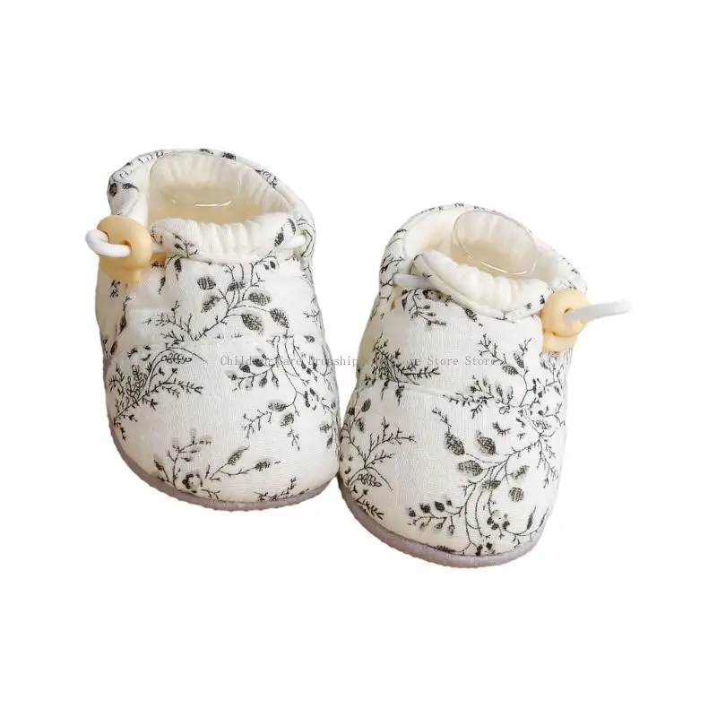 زوج واحد من أحذية المشي المرنة ذات الجزء السفلي الناعم المقاومة للانزلاق للأطفال الصغار من أجل سلامة الأرضيات الداخلية للأطفال