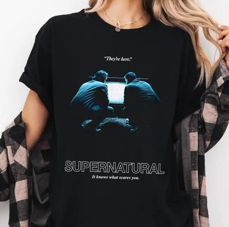 Camiseta sobrenatural Sam y Dean Poltergeist, camiseta con póster de Mashup de película de terror, regalo de Halloween SPN