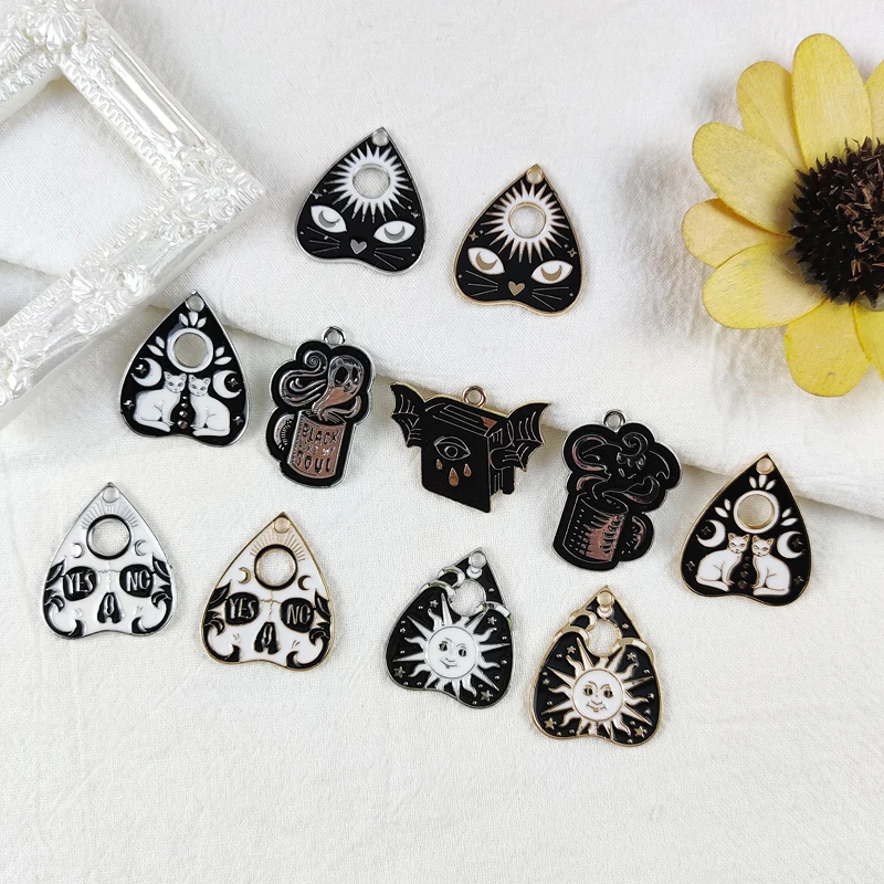 JeQue-Colgante de esmalte de 10 piezas para Halloween, accesorio de fabricación de joyas, amor, gato, sol, fantasma, para pendientes