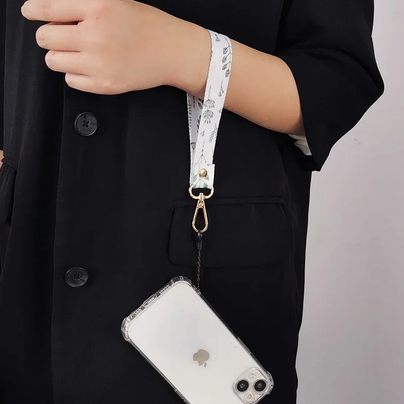 Mobile Phone Lanyard Short Wrist Hand Broadband Phone Universal Belt Clip Anti-lost Sling Female Creative Retro Pattern Lanyard