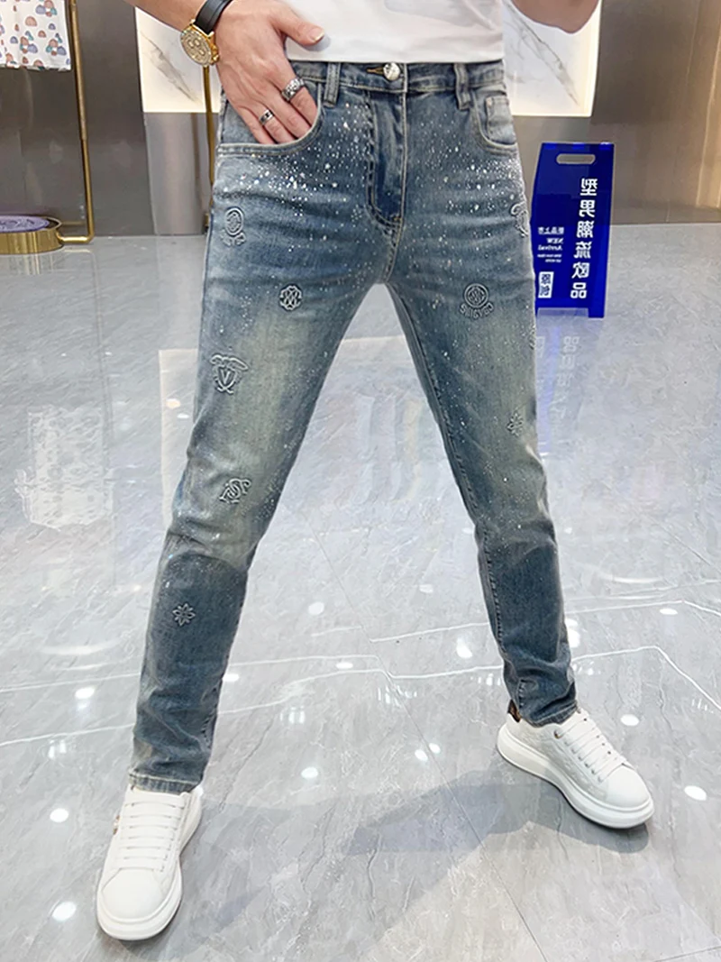 

Fashionable Light Blue Rhinestone Denim Jeans Men's Heavy Printing Slim Fit Straight Leg Jeans Spring Summer Trendy Casual Jeans