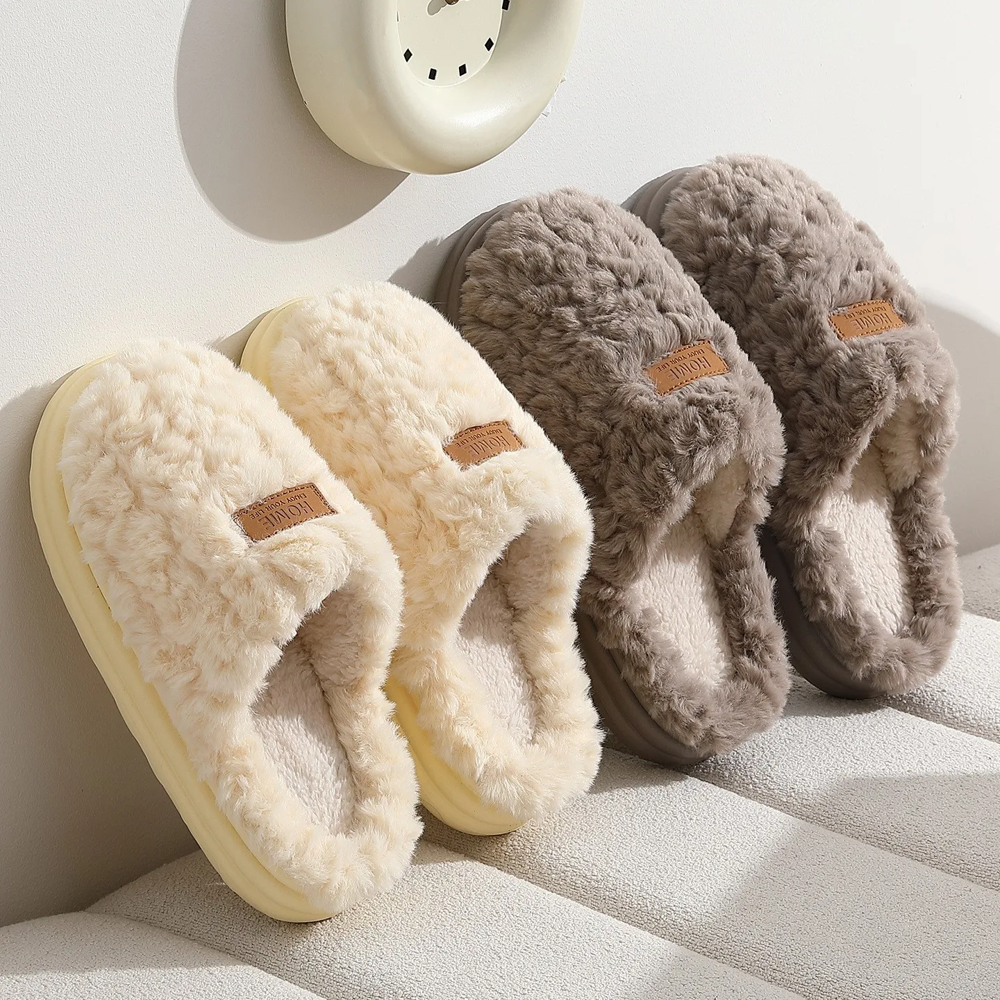 

Women's Winter Warm Thick Sole Slippers Men Flats Fluffy Slides Couples Non-Slip Soft Furry House Shoes Bedroom Plush Slippers