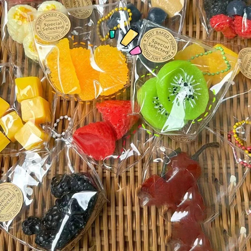 Bunter klebriger TPR-Fruchtbeutel-Anhänger; Weiches Squeeze-Spielzeug zur Stressabbau-Simulation für Kinder.