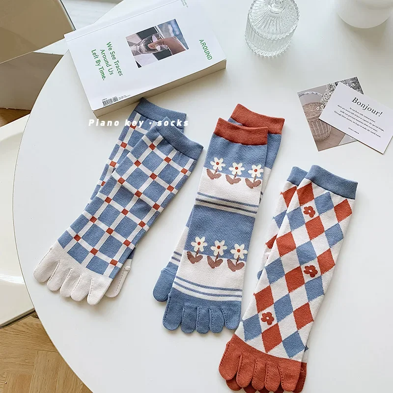 Five Fingers Women Socks Animals Cartoon Print Japanese Kawaii Cute Socks Casual Plaid Harajuku Floral Retro Vintage Socks Women