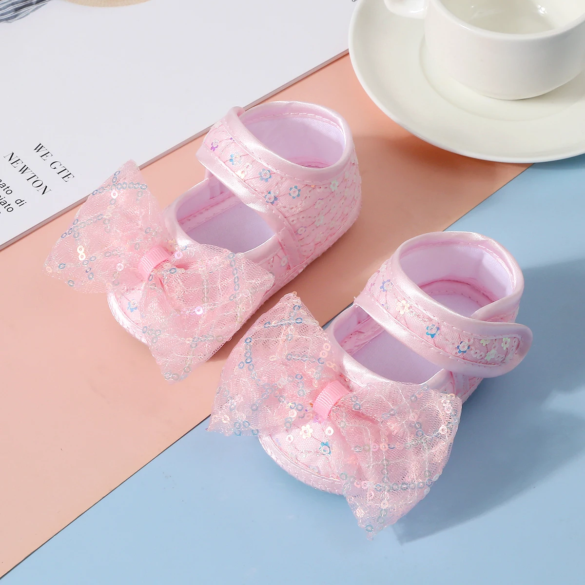 Baby Non-Slip Learning Walking Shoes, Cute Bow Design, Soft Flat Shoes for Infants, Suitable for Indoor Parties and Gatherings.