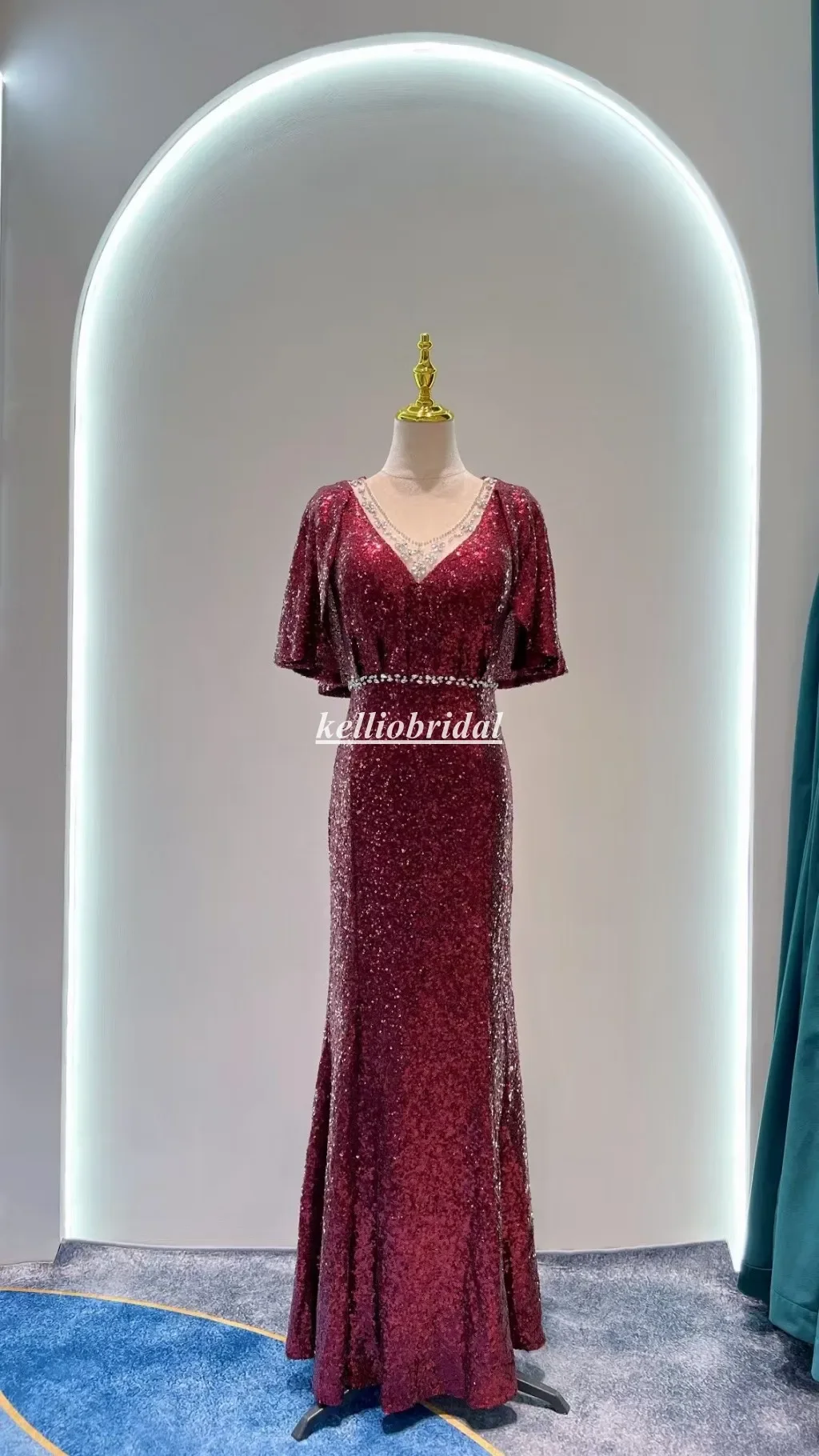 

Customized Mother of the Bride Dress Burgundy Vneck Fashion Mother Wedding Party Gown With Sleeves MXY20250901