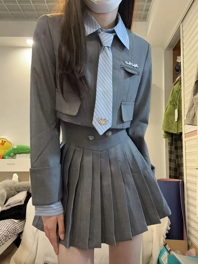 

Японский комплект из трех предметов в консервативном стиле, женский корейский модный костюм с мини-юбкой Y2k, женская повседневная блузка в полоску + шикарное пальто + элегантная юбка