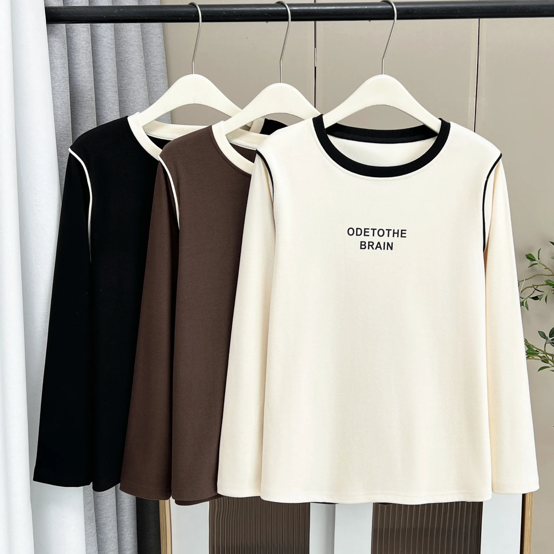 T-shirt da donna XXXXL moda taglie forti autunno e inverno nuova semplice stampata piccola lettera ispessita DE velluto caldo top 2531