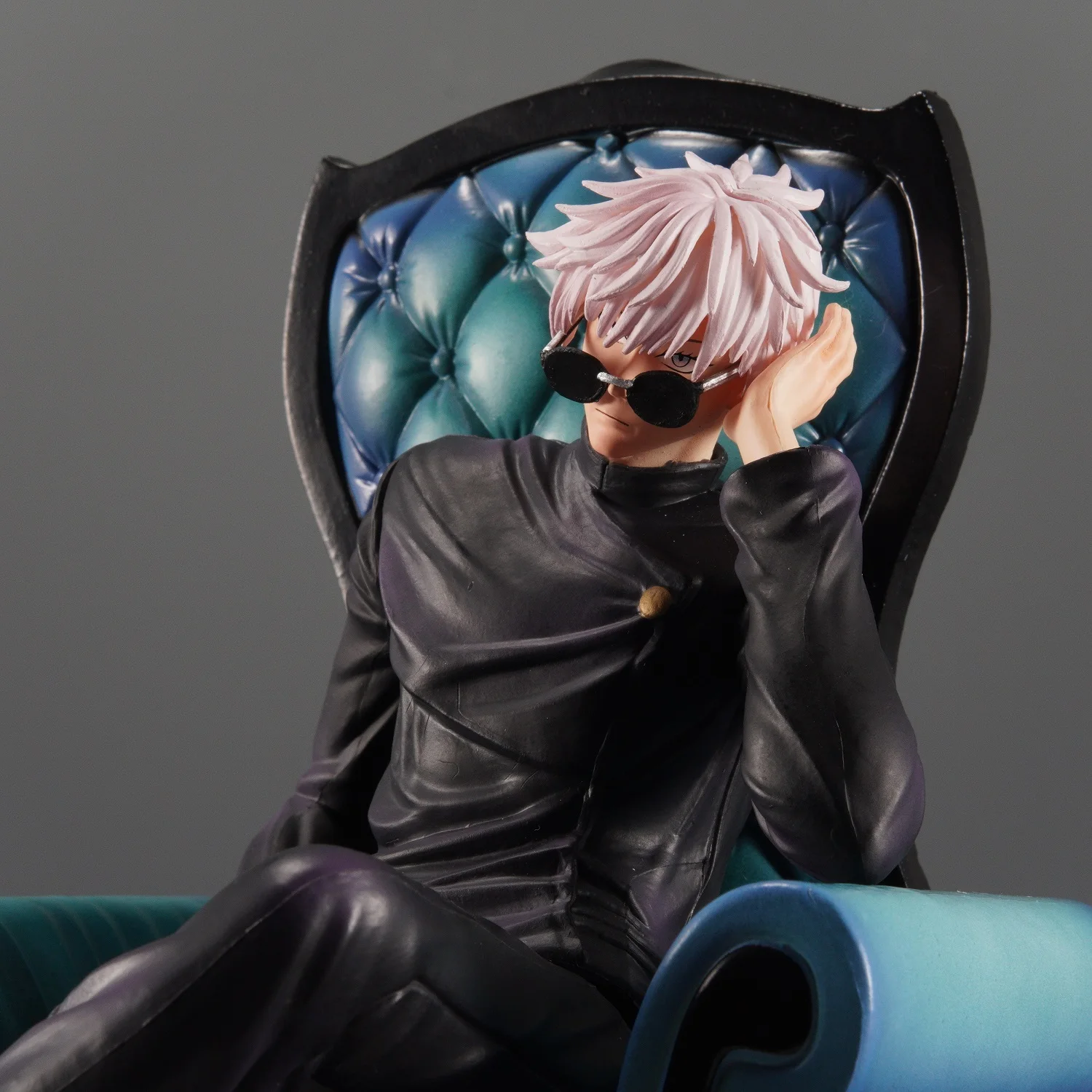 Neue 24 cm Anime Jujutsu Kaisen Figur Sitzposition Sofa Satoru Gojo Geto Suguru Action Figure Gk Modell Sammeln Dekor Spielzeug