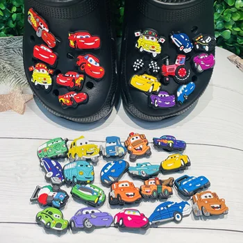 1 ชิ้น Lightning McQueen Flo ชายที่ชื่นชอบรองเท้าแตะรองเท้าหัวเข็มขัด Charms Disney Cars ตกแต่ง DIY X - mas ของขวัญ