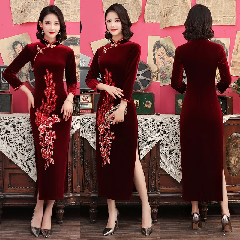 Velluto ricamato in rilievo lungo Cheongsam 2023 autunno inverno manica media abbigliamento madre Slim cinese Qipao vestito per le donne