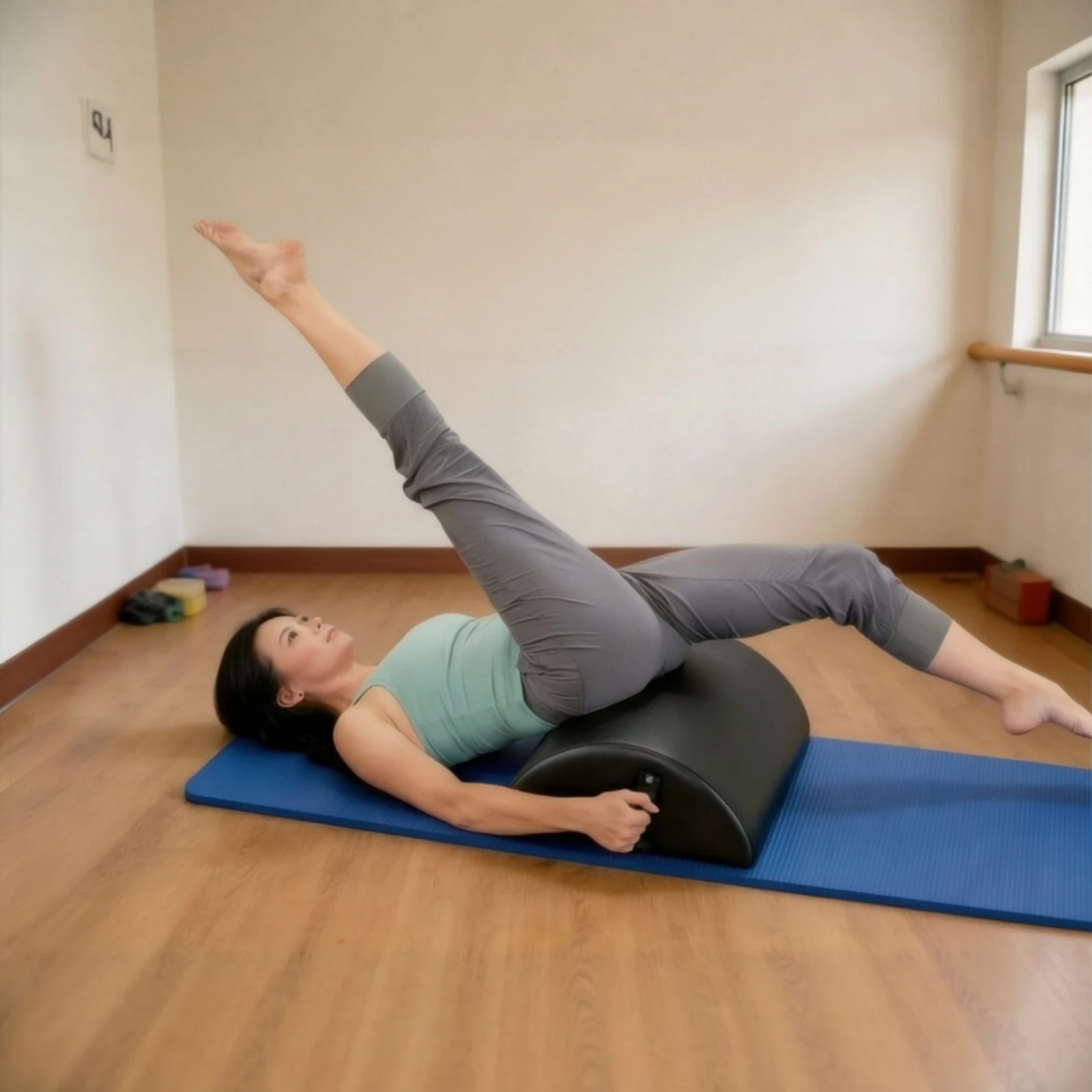 Pilates Arc Barrel Curved Pilates Arc with Handle Spine Corrector Padded Fitness Equipment Long-Lasting for Yogis