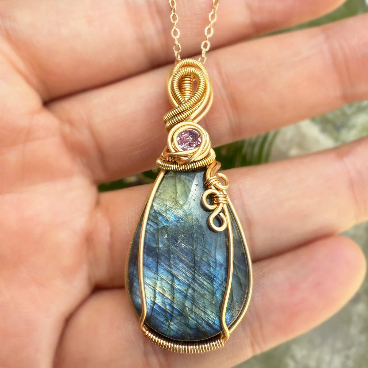 

Natural Gemstone Stainless Steel Ladies Necklace Labradorite Pendant Copper Wire Hand Wound Jewelry Ladies Necklace Pendant Gift