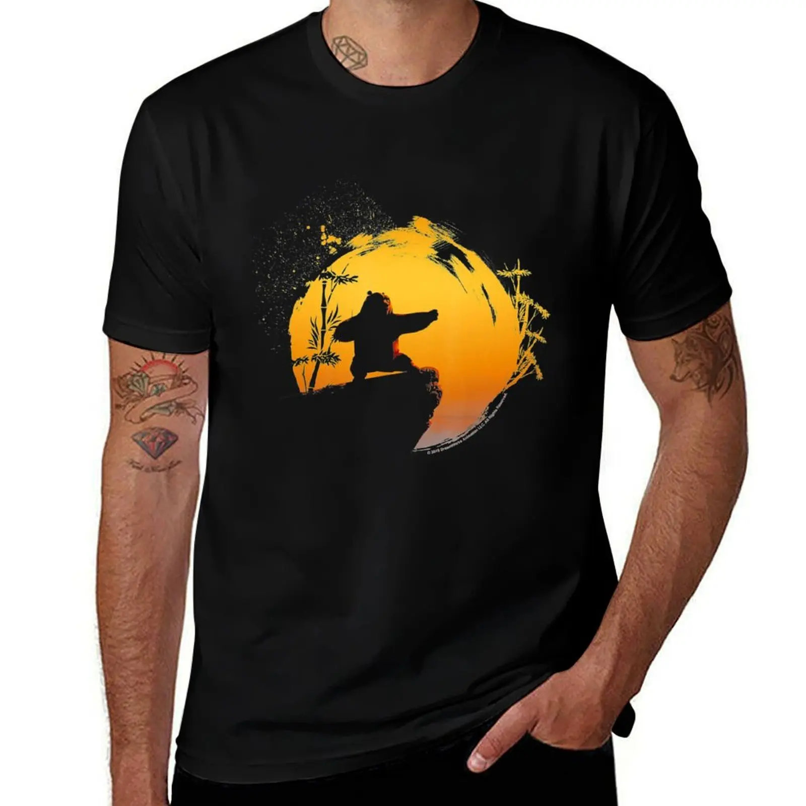 Camiseta Kung Fu Bear Po Tai Chi con silueta al atardecer, ligera, deportiva, de manga corta.