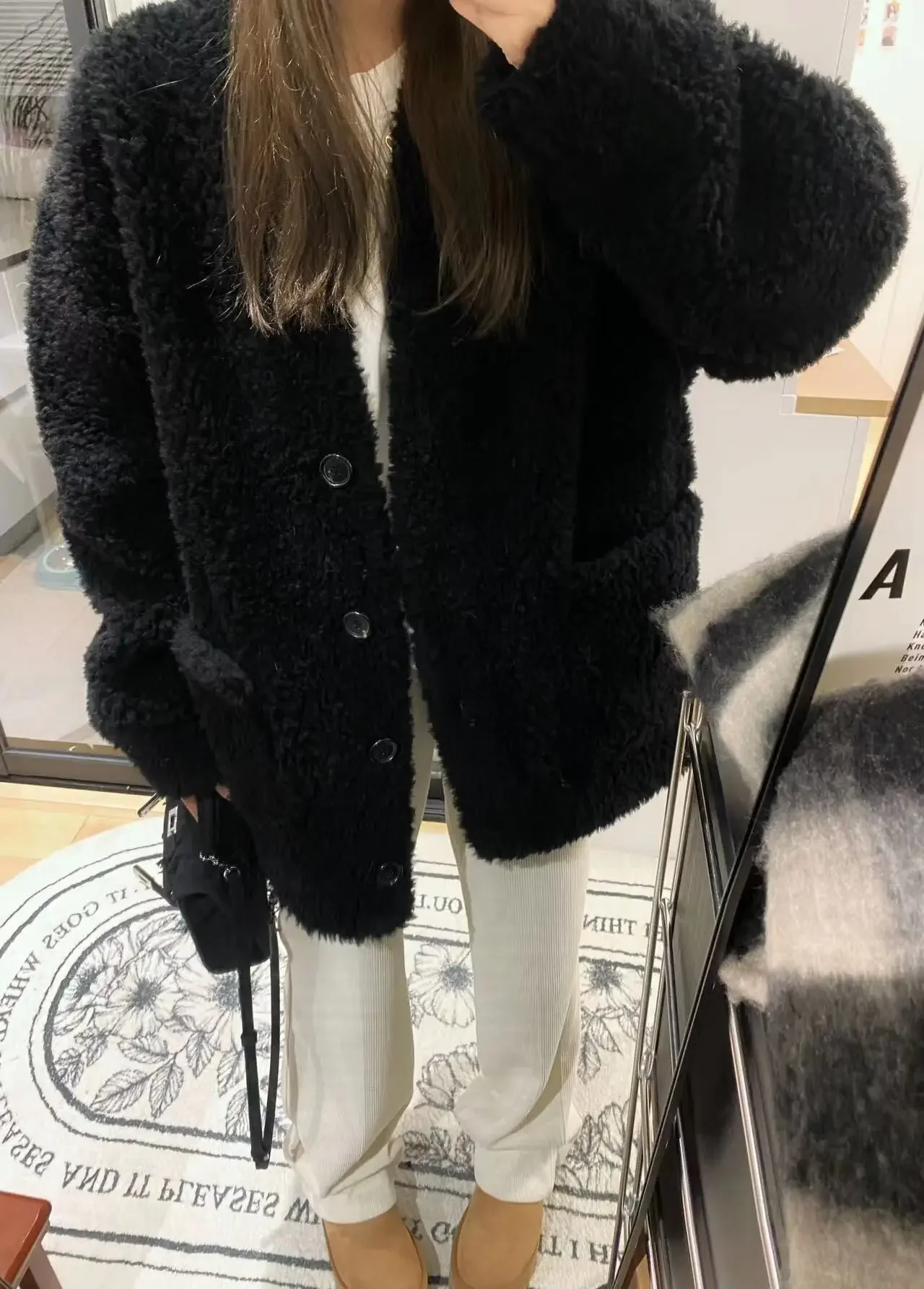 Retro Fashion Long Sleeve V-neck Women Woolen Coat 2023 Autumn and Winter Commute Style Pocket Fur Stitching Faux Fur Coat