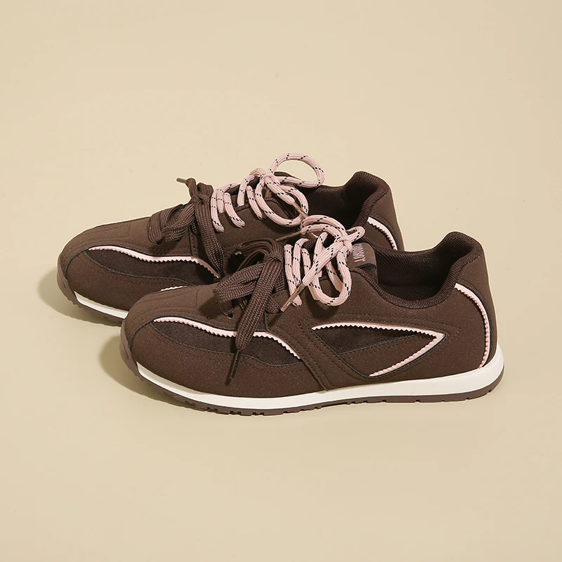 حذاء أبيض جديد لعام 2025 للنساء، حذاء رياضي كاجوال عصري لزيادة الارتفاع، حذاء كاجوال متعدد الاستخدامات وجيد التهوية