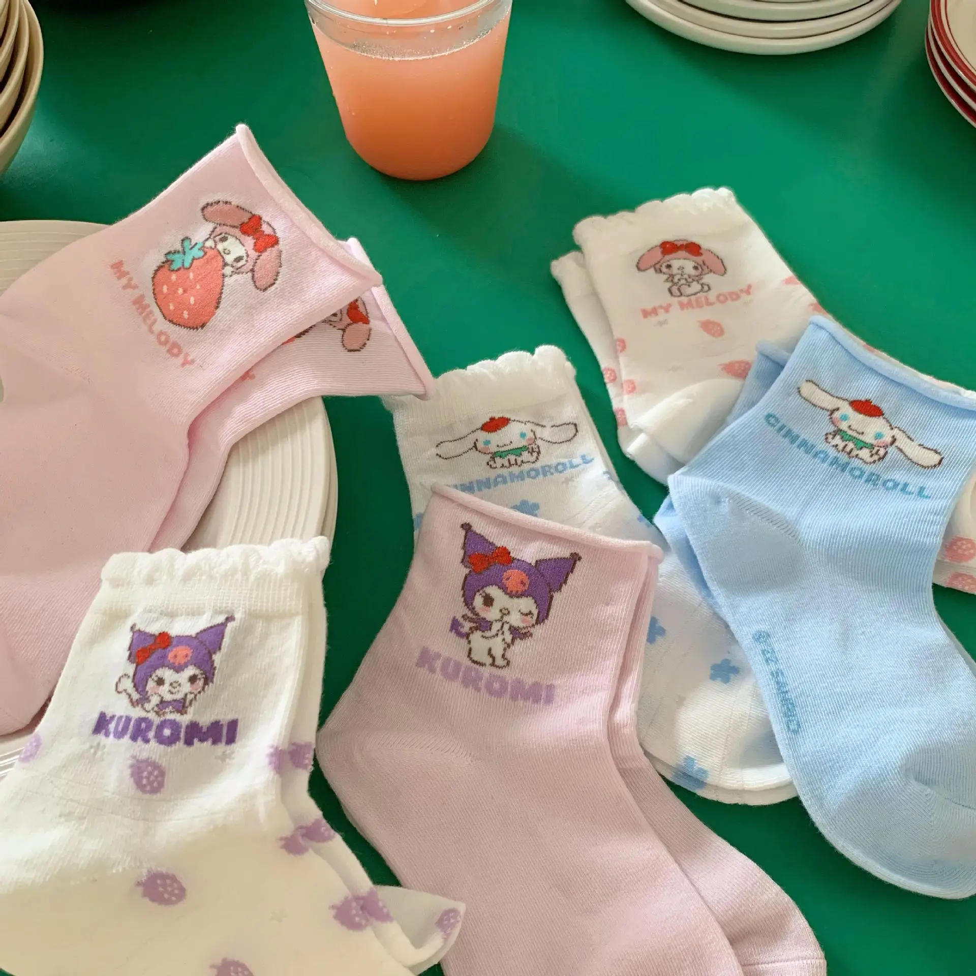 

5 pairs Kawaii Sanrio Mid-Calf Socks Hello Kitty Kuromi Cartoon Cute Anime Comfortable Keep Warm Protecting Feet Student Sock