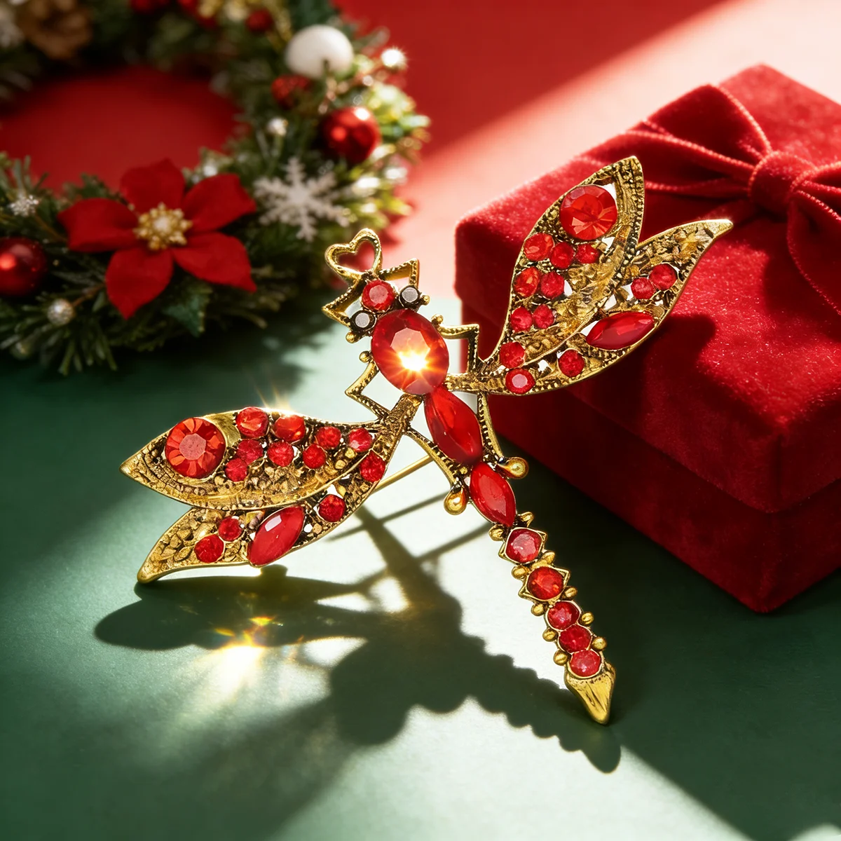 Dragonfly brooches symbolize good luck. They are adorned with sparkling rhinestones and are suitable for everyday wear.