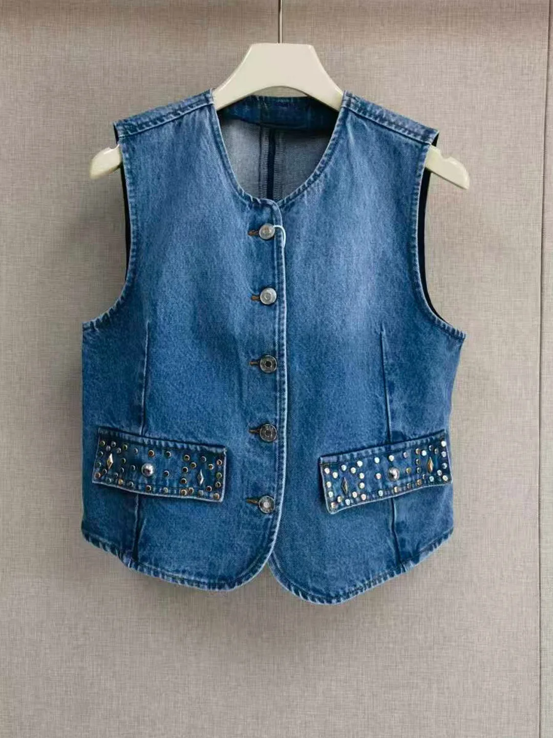 

Женская верхняя одежда из хлопка с круглым вырезом, на пуговицах, с декоративными заклепками, весна-лето, модная, DBNY