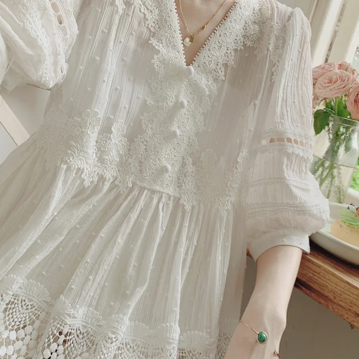 

100cm Bust Spring Summer White Shirts Women Korean Fashion Elegant Loose Sexy V-Neck Lantern Sleeve Lace Hem Thin Cotton Shirts