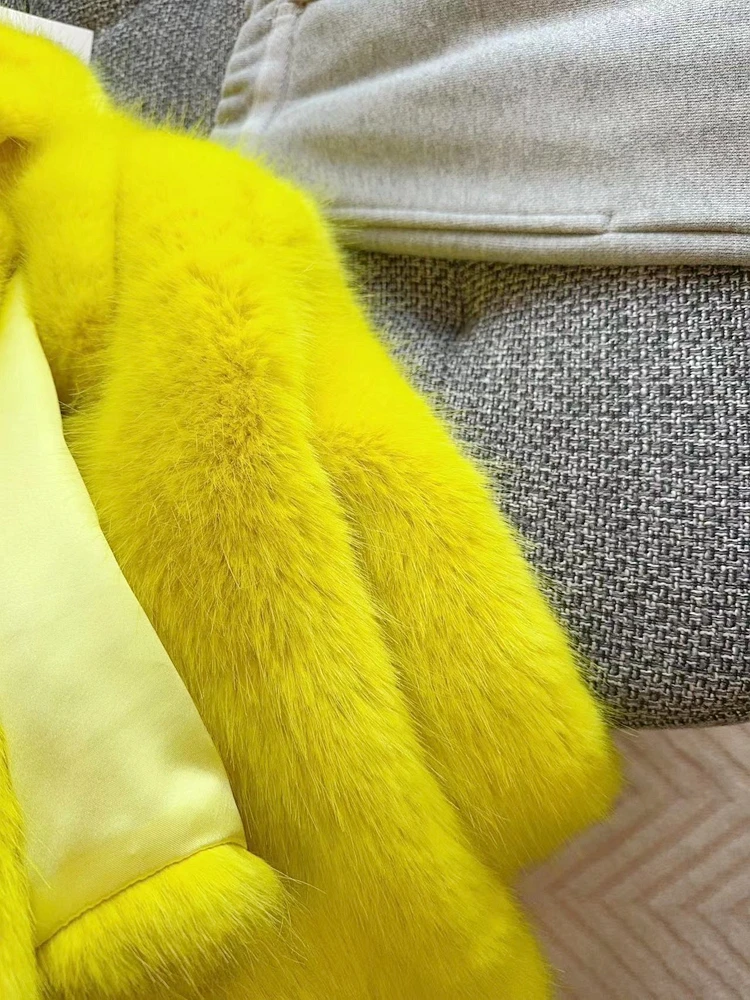 Casaco Curto de Pele F ATANYU 2024 Novo Outono Inverno Conservação de Calor Amarelo Fluffy Estilo Coreano Manga Longa