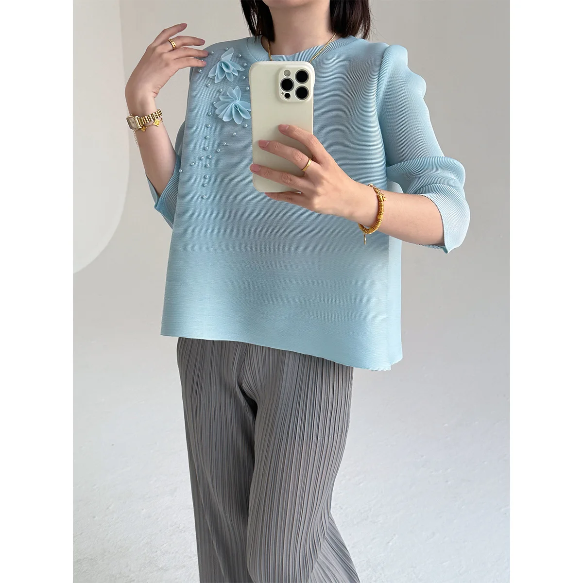 Miyake Folds 2026 Spring New Round Neck Three-dimensional Flowers Beaded Tops Female Senior Sense of Hundred Loose T-shirt Pleat