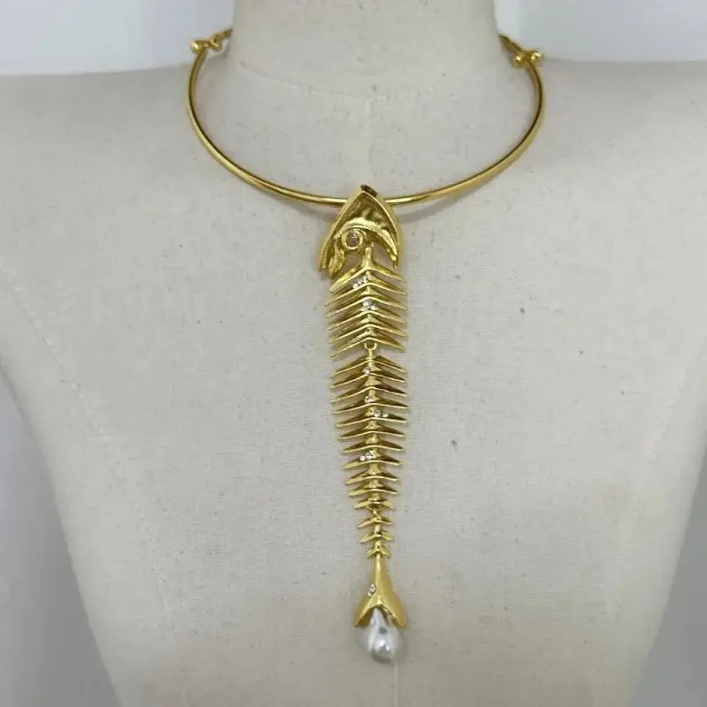 Retro Alloy Big Fish Bone Pendant Exaggerated Choker Necklace Women Necklace Jewelry Accessories Gift