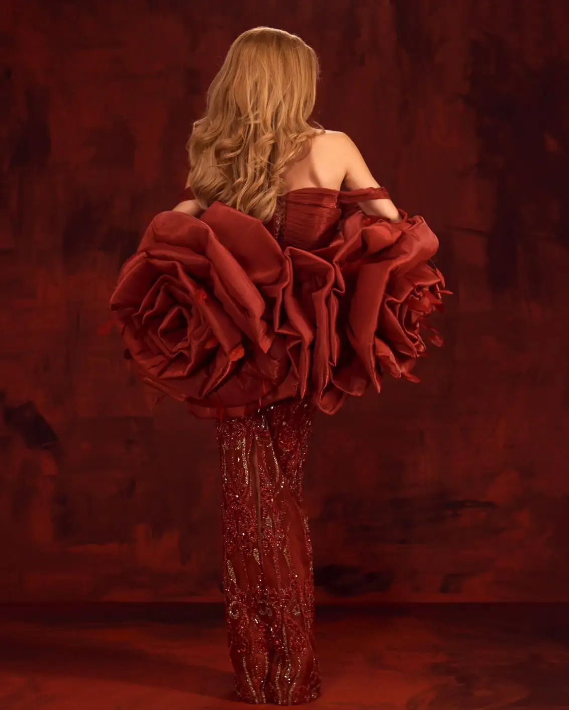 Atemberaubender burgunderroter 3D-Blumen-Statement-Schal für die Hochzeit, luxuriöse Satin-Abendumhänge im Barockstil, Gala-Party-Overlay-Jacken