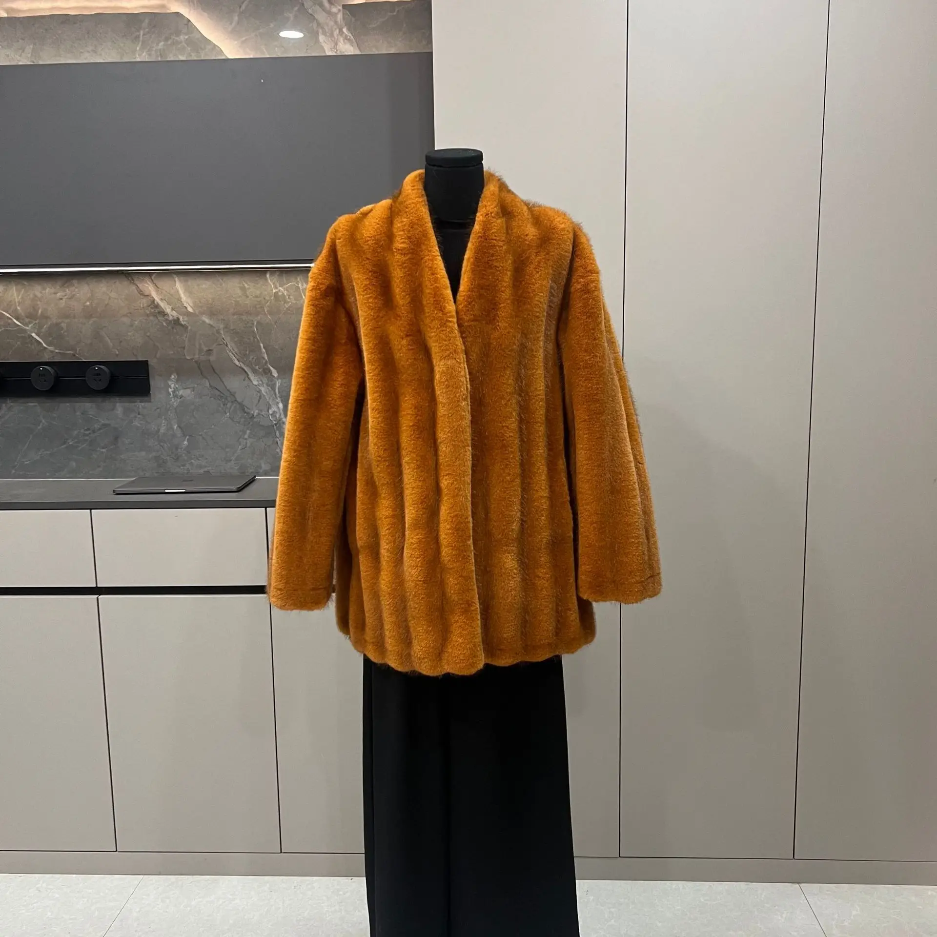 

Faux Mink Fur Coat for Women Winter New Loose Elegant Maxi Faux Fur CoatsThickened Warm Fur Integrated Winter Jacket Women