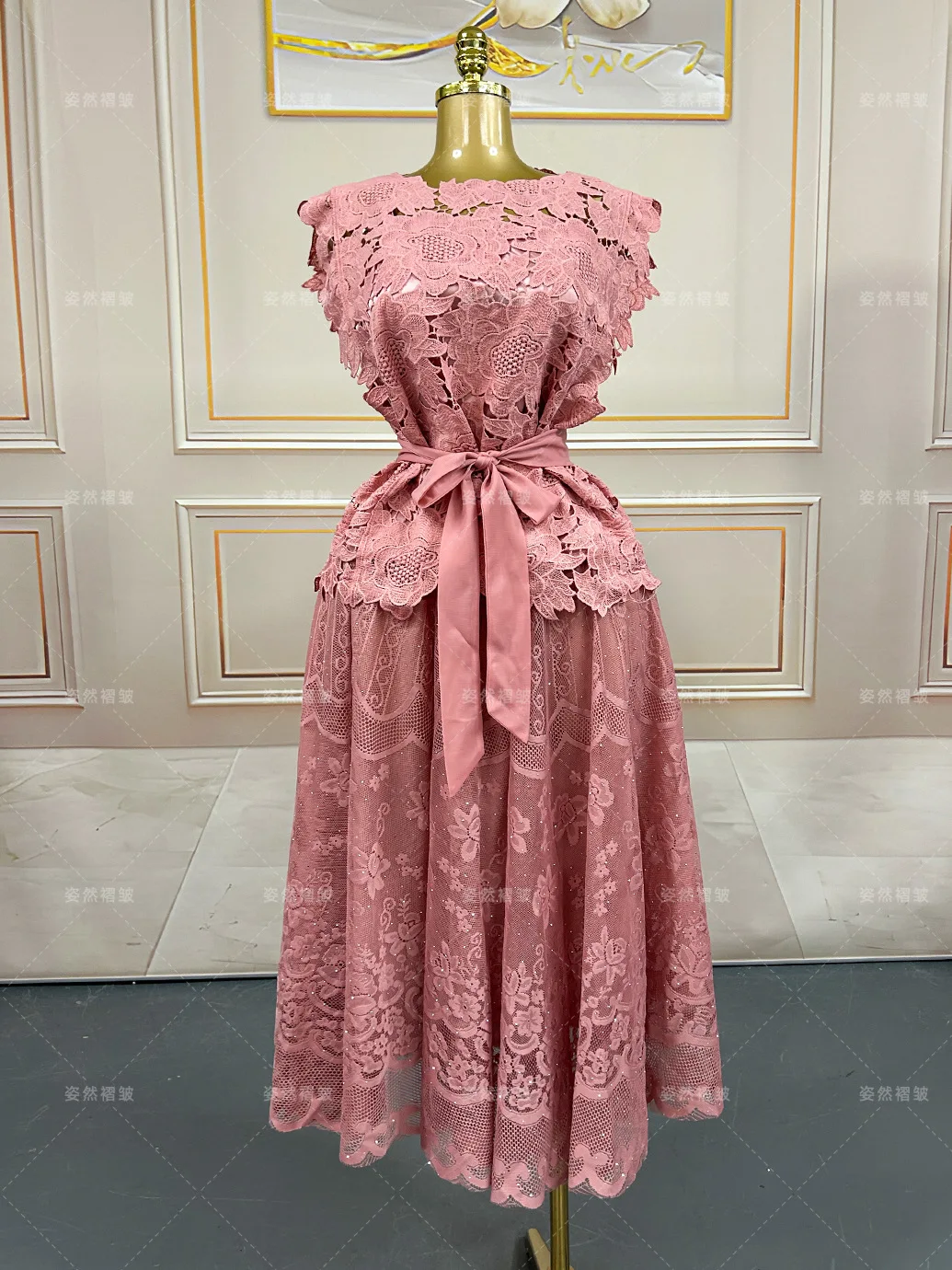 2026 New Elegant Temperament Skinny Loose Women's Clothing Two-piece Sleeveless Lace Hot Diamond Pendulum Long Dress Set