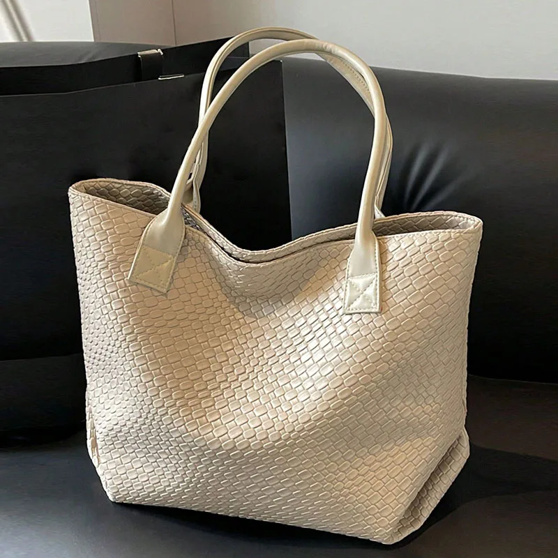 حقيبة يد ذات سعة كبيرة بنمط منسوج، حقيبة كتف عصرية، تصميم متخصص، حقيبة كتف بلون موحد، مناسبة للتسوق اليومي