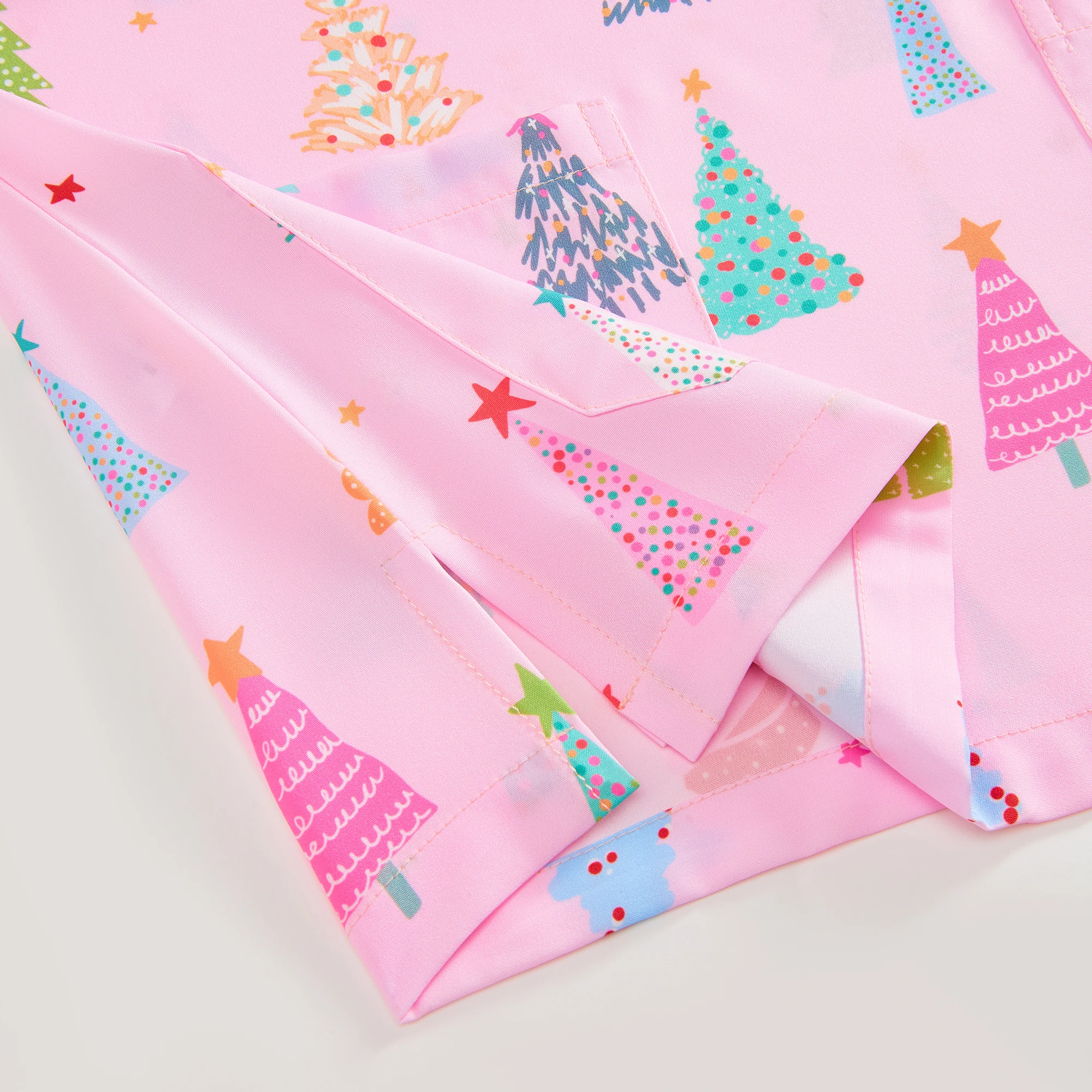 【Natale】 Top Scrub da donna Rosa World Trees Stampa Vacanza per Infermiere Ospedale Abbigliamento da lavoro Uniformi chirurgiche per cartoni animati