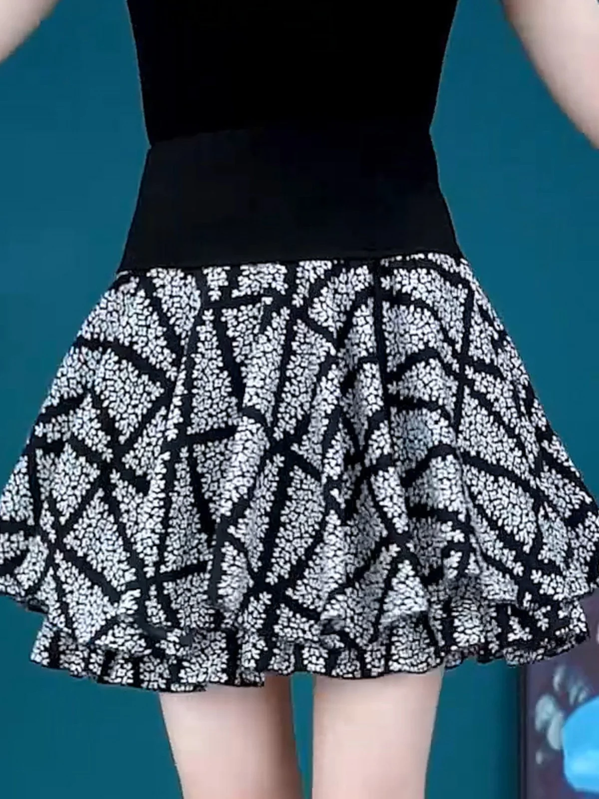 Midi Skirt Floral - กระโปรงมิดิทรงเข้ารูป ลายดอกไม้ เอวสูง ทรงเอ กระโปรงสั้น ผ้าโพลีเอสเตอร์