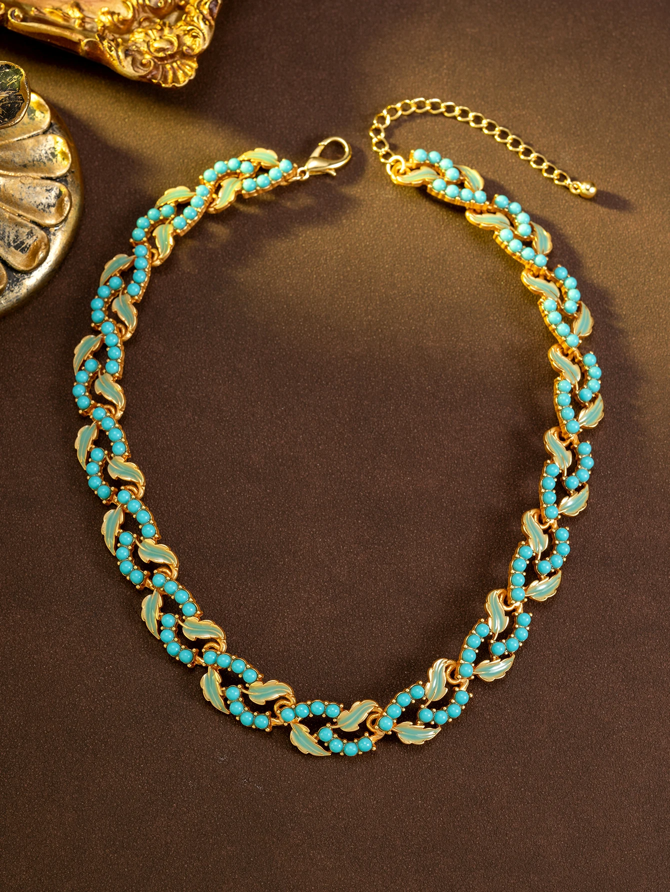 1 Bracelet and 1 Necklace for Women, Fashionable Jewelry with a Bohemian Style, High-End Court Style, Ethnic Light Luxury, and Vacation Style