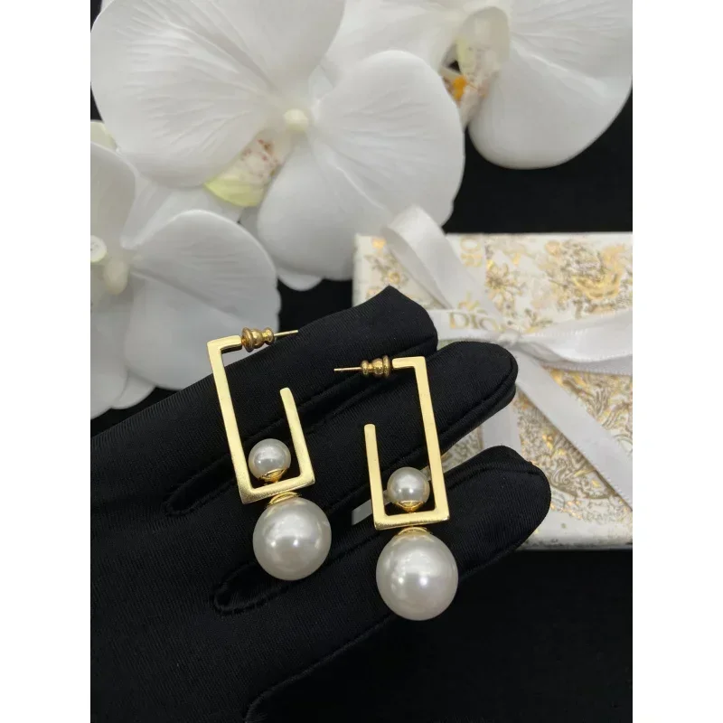 

Hot-selling S925 Pure Silver Pearl Earrings - Elegant Gift with Captivating Design
