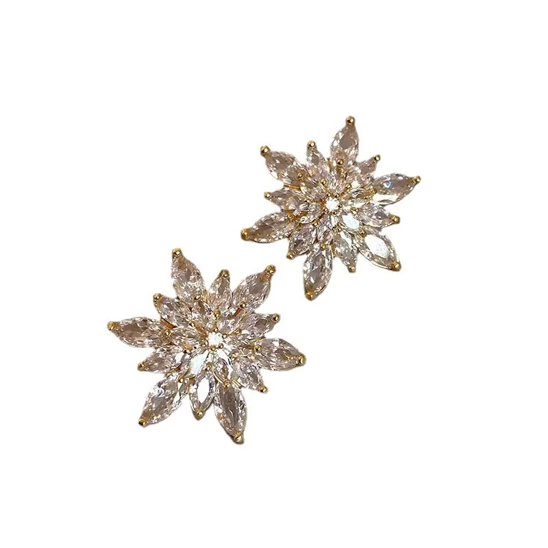 Fashion Snowflake Earrings for Women Exquisite Temperament Earrings Personality Versatile Design Jewelry Gift