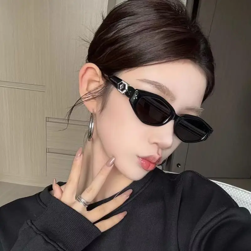 

Модные солнцезащитные очки, универсальный солнцезащитный крем, ощущение высокого класса, солнцезащитные очки «кошачий глаз», солнцезащитные очки с защитой от ультрафиолета.