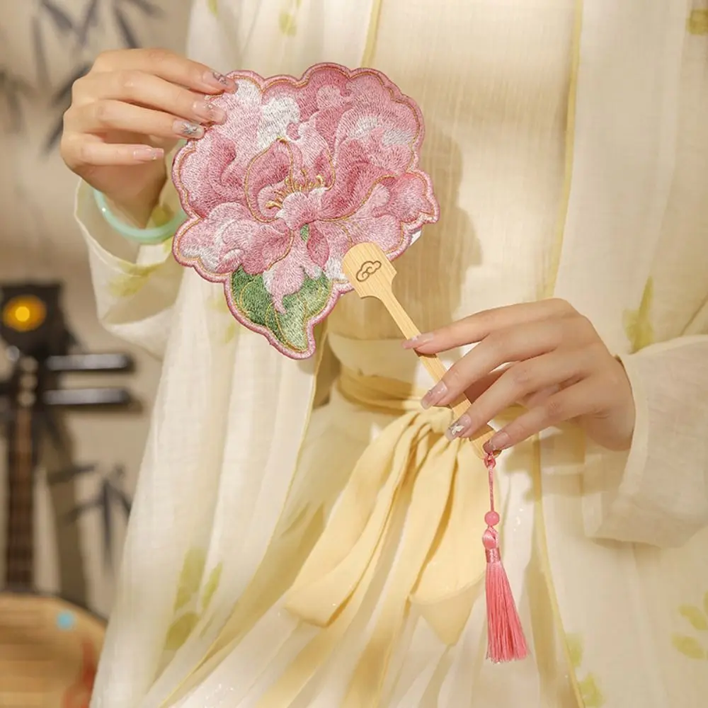 Vintage Handheld Embroidered Round Fan with Pendant Tassels Chinese Style Fan Butterfly Floral Shaped Group Fan Photography Prop