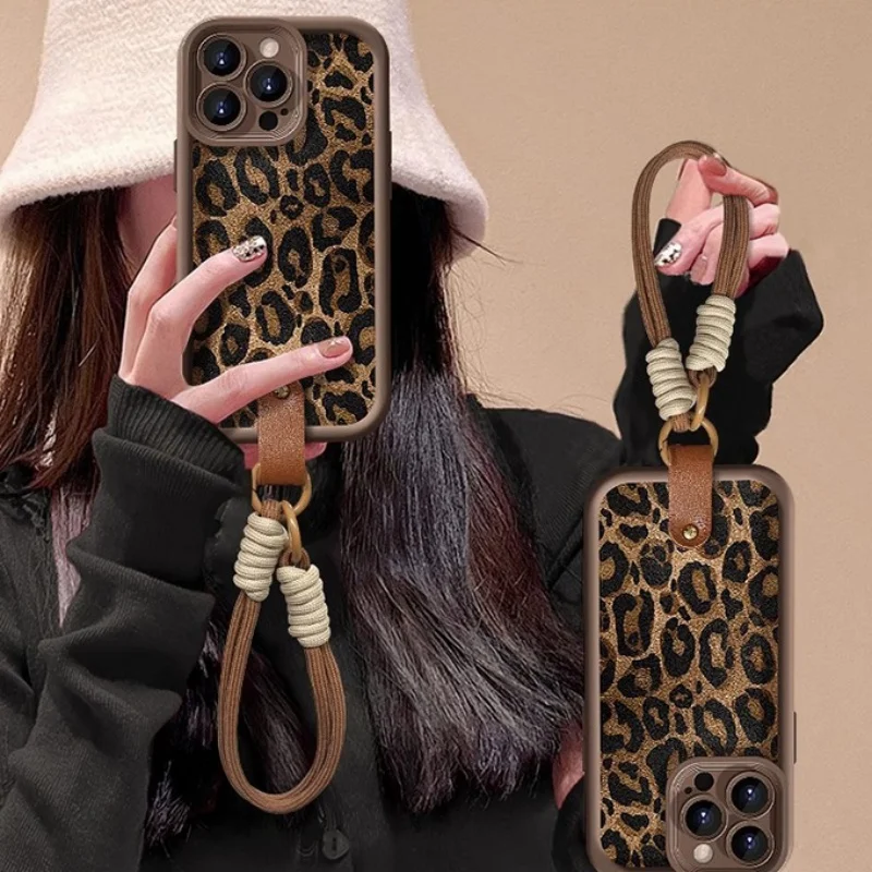 Funda de teléfono con pulsera con estampado de leopardo marrón INS Sexy para iPhone 16 15 14 13 12 11 Pro Max 16 Plus, Funda trasera con protección de lente