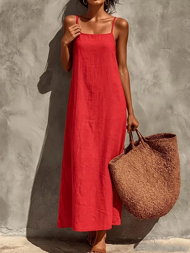 Minimalistisches, einfarbiges rotes Maxikleid mit dünnen Trägern und lockerer Passform, geeignet zum Spazierengehen am Strand, zum Essen in Restaurants am Meer und für Besichtigungen. – Detail 2