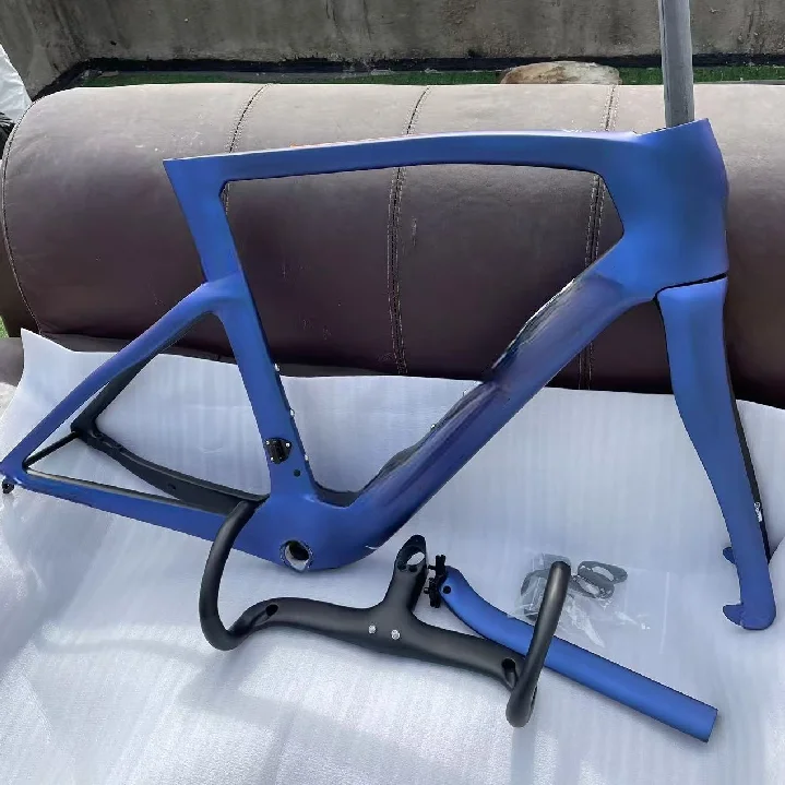 

Matt chameleon color disc cycling carbon bike frameset custom paint can fit mechanical and di2 groupset taiwan bike frameset