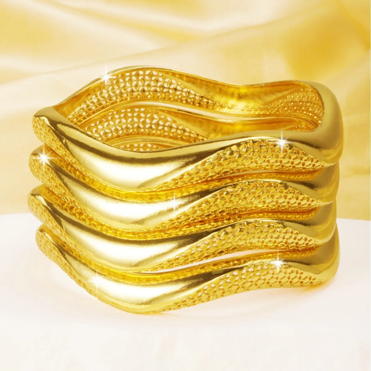 9999 gold Middle East Saudi Arabia irregular hollowed-out bracelet - Exaggerated and high-end style bracelet hand ring